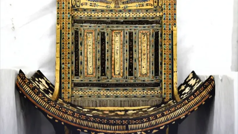 تمهيداً لافتتاحه.. نقل قطع من مجموعة "الملك الذهبي" للمتحف المصري الكبير