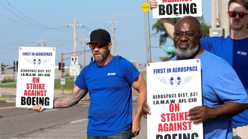 بوينغ تسعى إلى احتواء الإضرابات العمالية.. هل تنجح؟