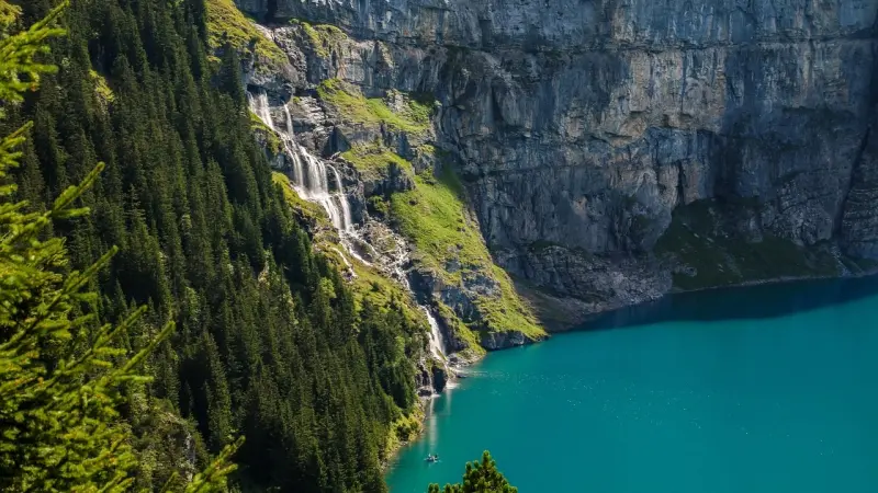 مستجدات حادثة غرق الطبيب عبد الله العنزي في شلالات سويسرا