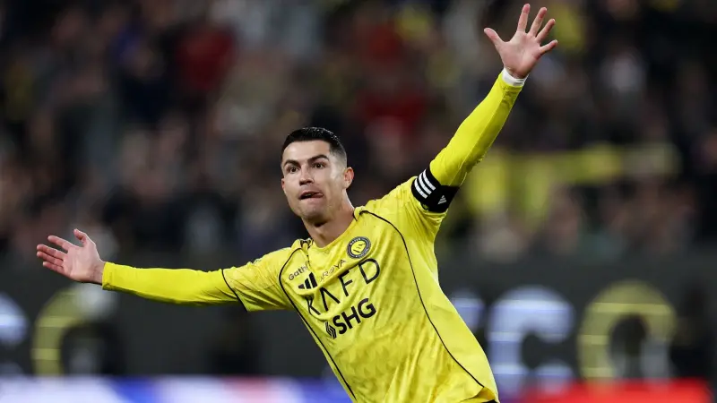 مدير الأهلي يعلق على رفض رونالدو اللعب ودوره في الدوري السعودي