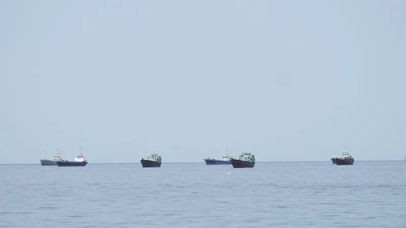 تقرير: تراجع ملحوظ في حركة الملاحة بمضيق هرمز رغم الازدحام