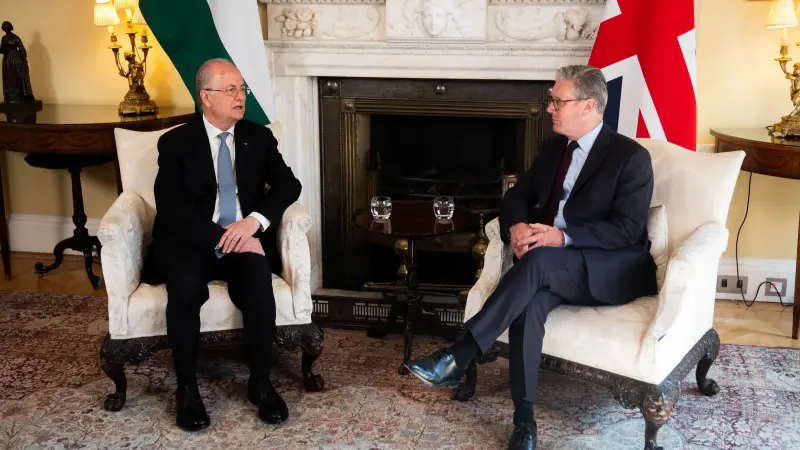 ستارمر لرئيس الوزراء الفلسطيني: ندعم خطة إصلاحات السلطة