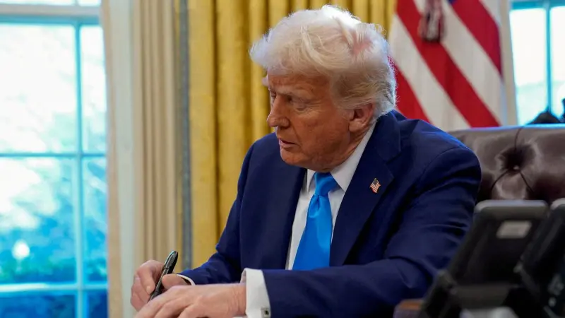 ترامب ينضم إلى زعماء ظهروا على العملات وهم في السلطة