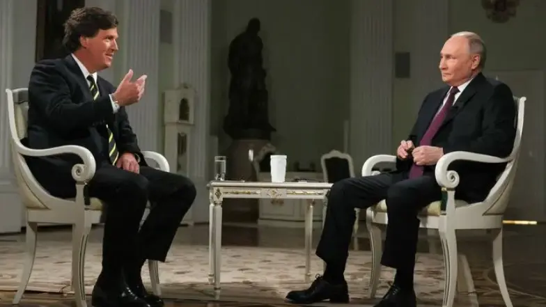 مقابلة تاكر كارلسون مع بوتين.. هل يُمنع من السفر؟