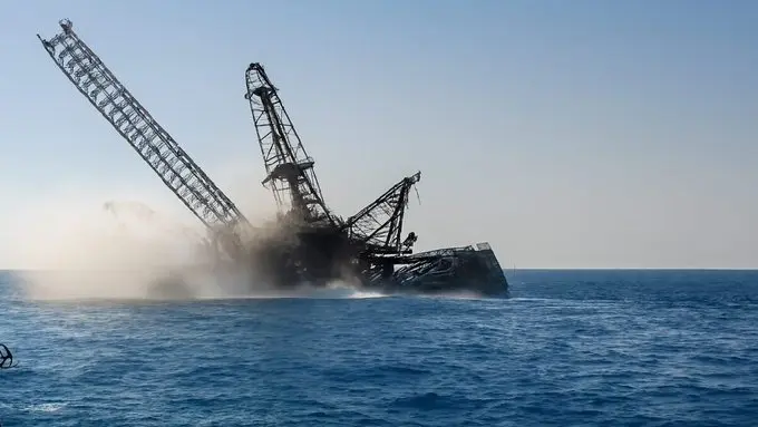 انقلاب سفينة في خليج السويس بمصر