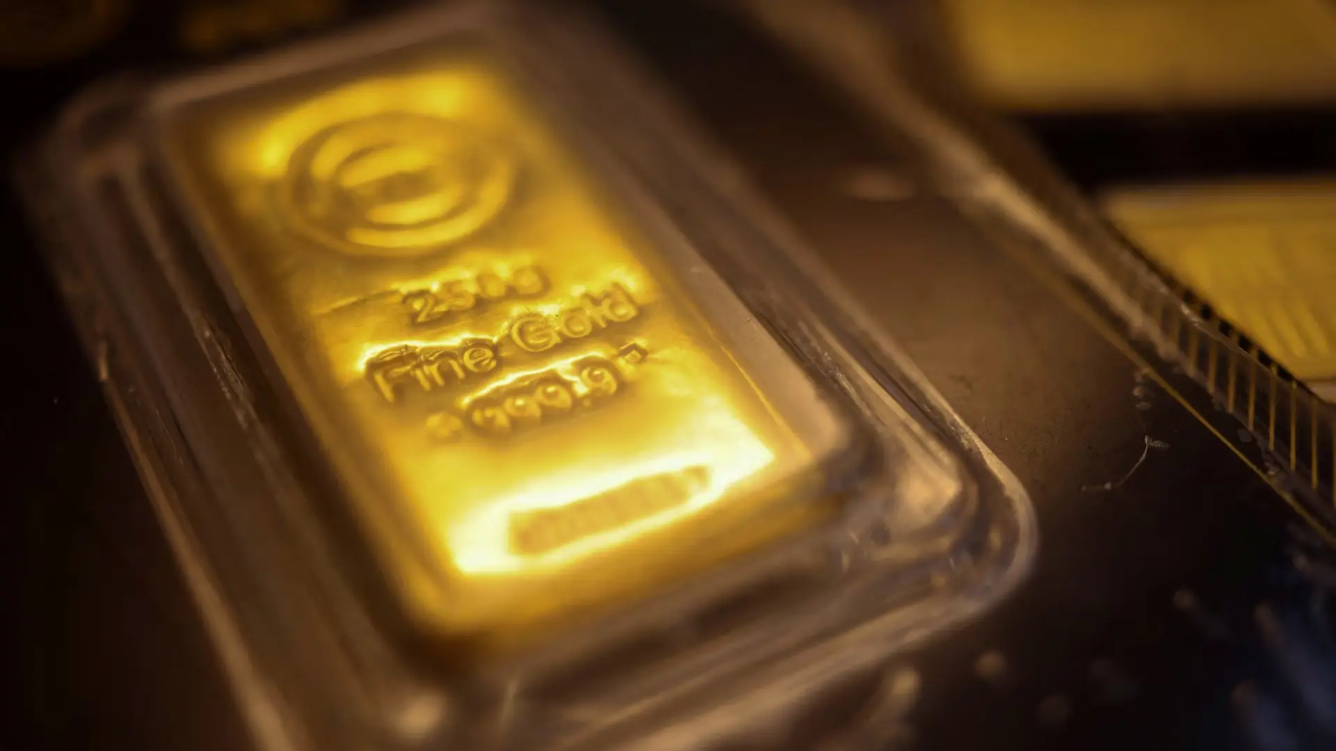 سعر الذهب اليوم الثلاثاء فى سوق الذهب المصري يتخذ مسار هبوطي (رويترز) سعر الذهب اليوم الثلاثاء فى سوق الذهب المصري يتخذ مسار هبوطي (رويترز)