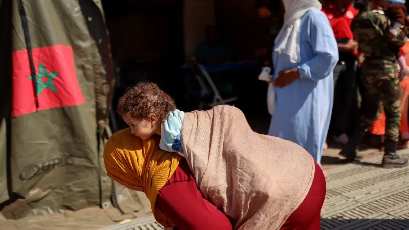 صدمة ما بعد صدمة.. استغلال أطفال زلزال المغرب يُثير غضبا واسعاً