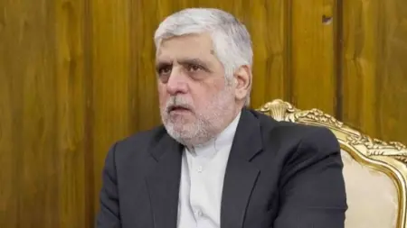 دبلوماسي إيراني يحسم الجدل بشأن مصير سفير طهران في لبنان