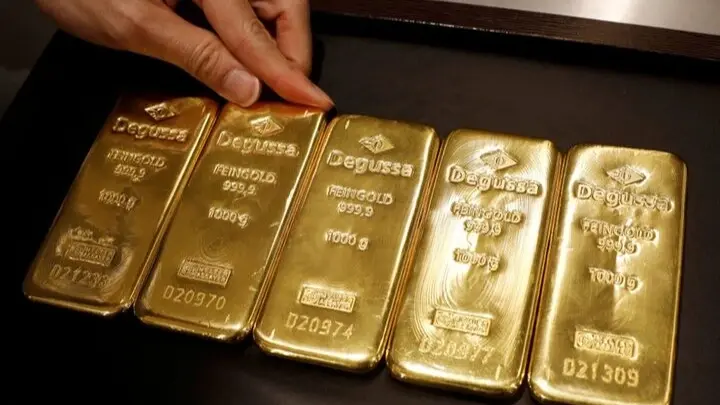 مشترو الانخفاض يعيدون الذهب فوق 5,000 دولار.. التقلب مستمر