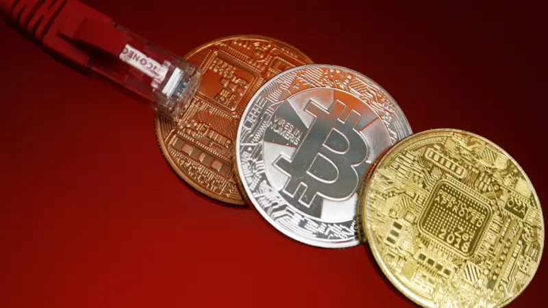 كيف تعمل عملات الميم المرتبطة بالأسهم المُرمزة؟