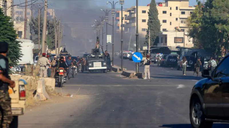 فيديو - توتر أمني في السويداء بعد حملة اعتقالات لقوات الهجري