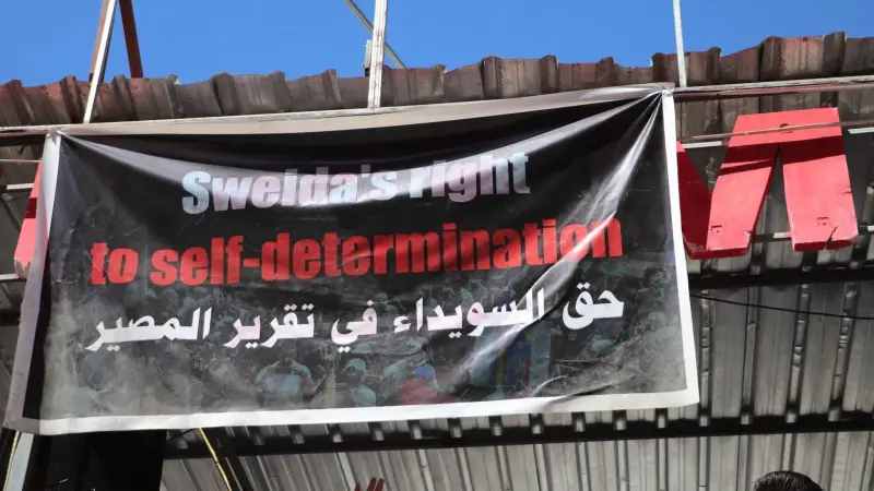 بعد اتفاق خارطة الطريق.. الاحتجاجات تعود إلى شوارع السويداء