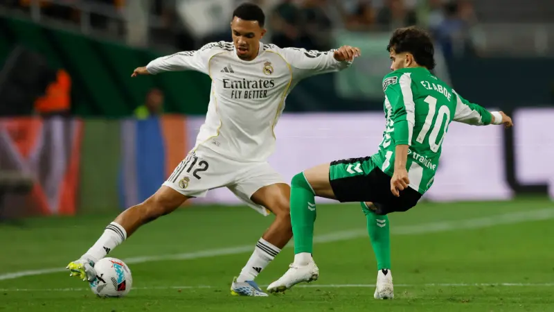 ألكسندر أرنولد: من دواعي سروري اللعب تحت قيادة مورينيو في ريال مدريد