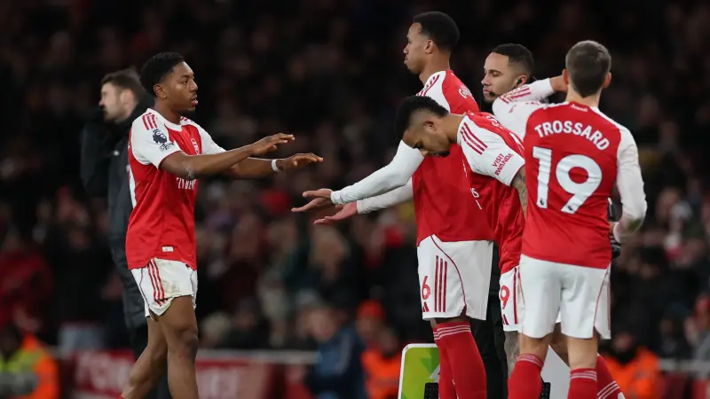 الدوري الإنجليزي- أرسنال يفوز على برايتون ويستعيد الصدارة