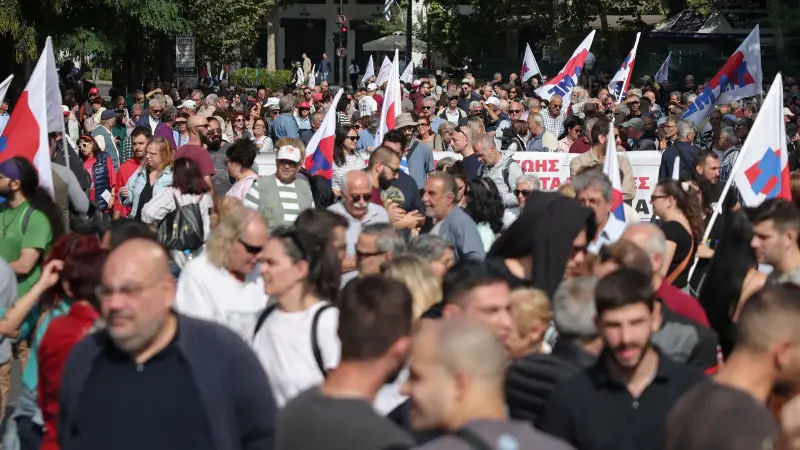 اليونان تشهد إضرابا عاما ضد إصلاحات العمل الجديدة