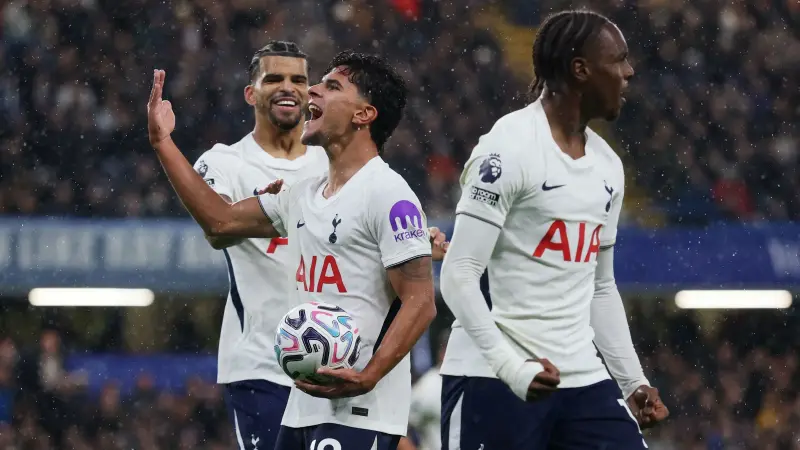 الدوري الإنجليزي - توتنهام يحقق فوزا تاريخيا على تشيلسي في ديربي عنيف
