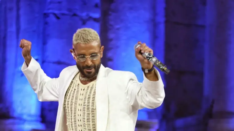 صور - أحمد سعد يرفع حماس الجمهور ببوسترات "الألبوم الإلكترو" قبل طرحه رسميًا