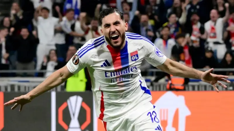 بعد قرار ريان شرقي.. 5 نجوم مثلوا فرنسا بأصول جزائرية