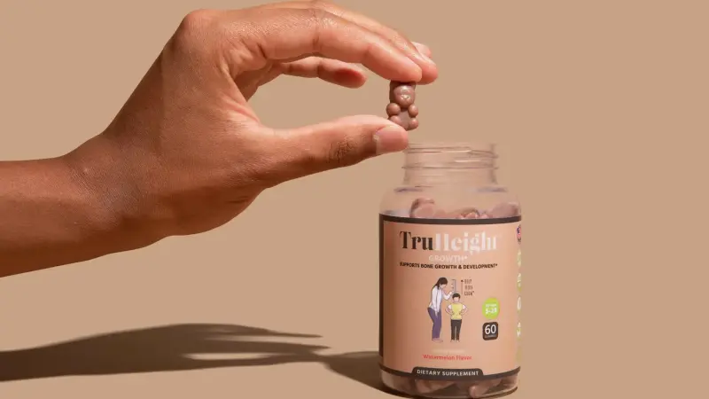 "فيتامينات سحرية لزيادة الطول" تتحول لـ"ترند".. ما مدى فعاليتها؟