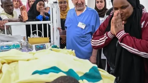 نجاح عملية فصل التوأم الملتصق التنزاني (إكس) نجاح عملية فصل التوأم الملتصق التنزاني (إكس)