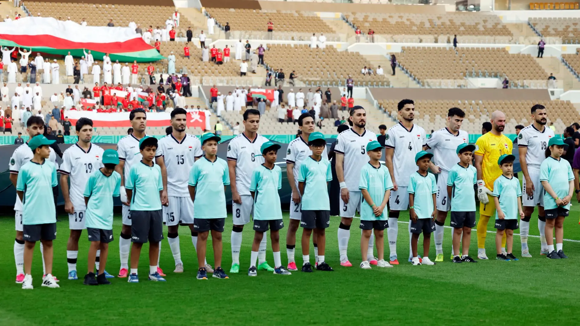 نجما العراق يشيدان بأداء منتخب عمان (رويترز) نجما العراق يشيدان بأداء منتخب عمان (رويترز)