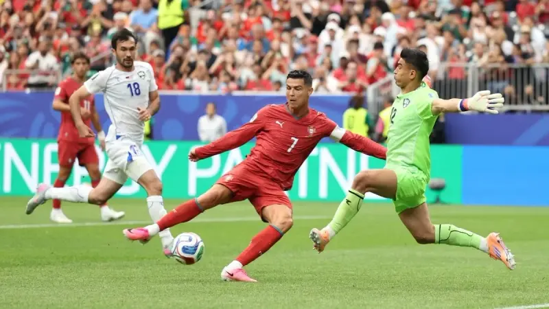 كأس العالم 2026 - كانافارو يشيد برونالدو: "إذا منحته سنتيمترا واحدا داخل المنطقة فأنت ميت"
