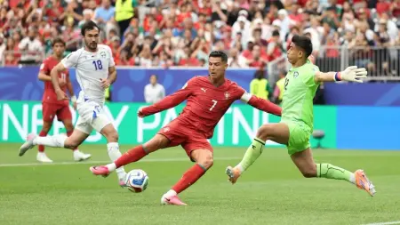 related_news_inside_blogsكأس العالم 2026 - كانافارو يشيد برونالدو: "إذا منحته سنتيمترا واحدا داخل المنطقة فأنت ميت"
