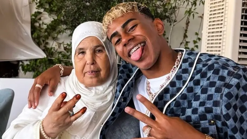 فيديو - جدة لامين يامال تدعم المغرب في مباراة مالي