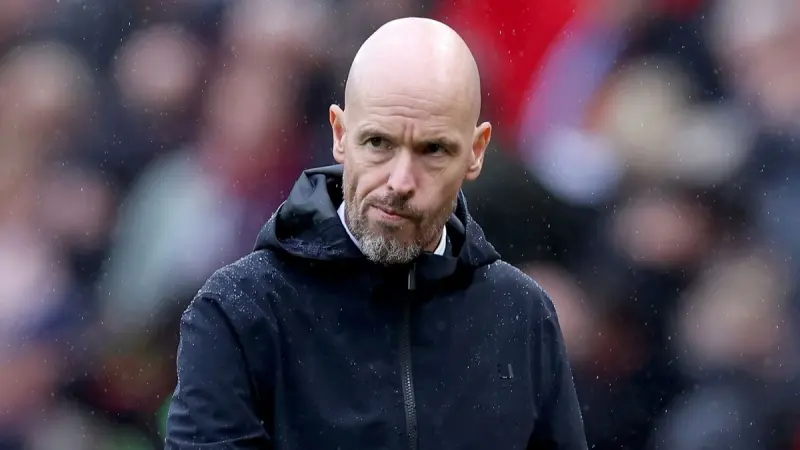 بعد موسم كارثي.. مانشستر يونايتد يقرر إقالة تين هاغ