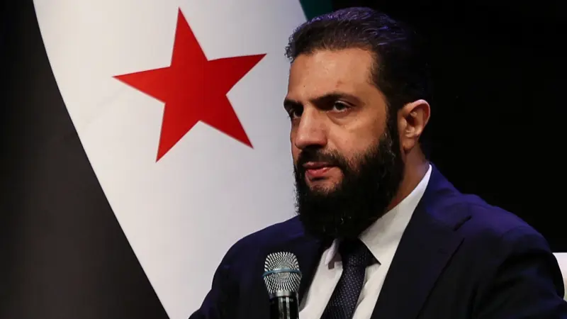 والد الرئيس السوري يرد على أنباء عزل الشرع لشقيقيه