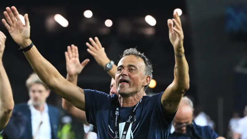 إنريكي يعترف بتفوق توتنهام رغم فوز باريس بالسوبر الأوروبي