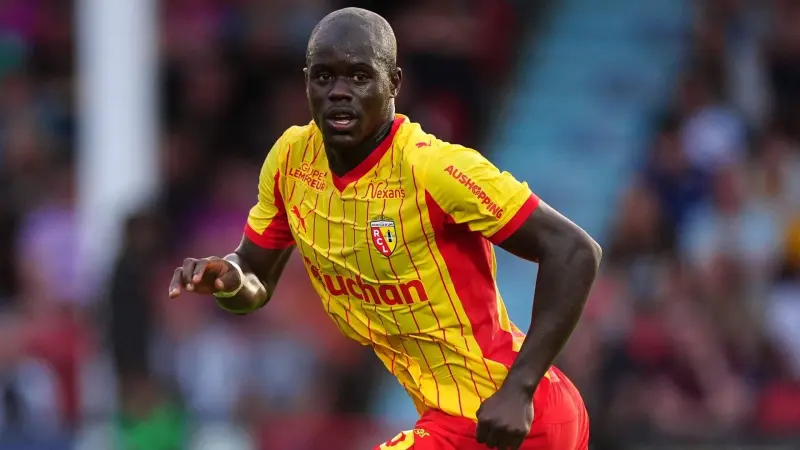 ما حقيقة مفاوضات الهلال مع مالانغ سار لاعب لانس الفرنسي؟