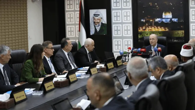 السلطة الفلسطينية تكشف عن موعد رواتب موظفيها