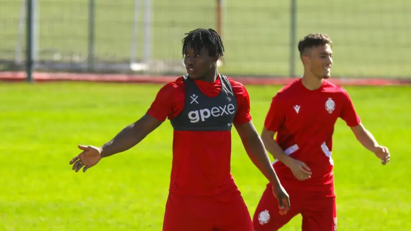 معلق وحكم مباراة الوداد الرياضي اليوم ضد غالاكسي.. الوداد يتشبث بحظوظه في التأهل