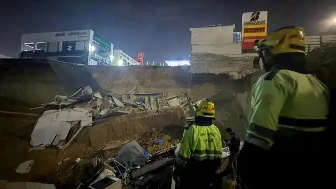 فيديو - انهيار أرضي في التجمع الخامس بمصر.. ما أسبابه؟