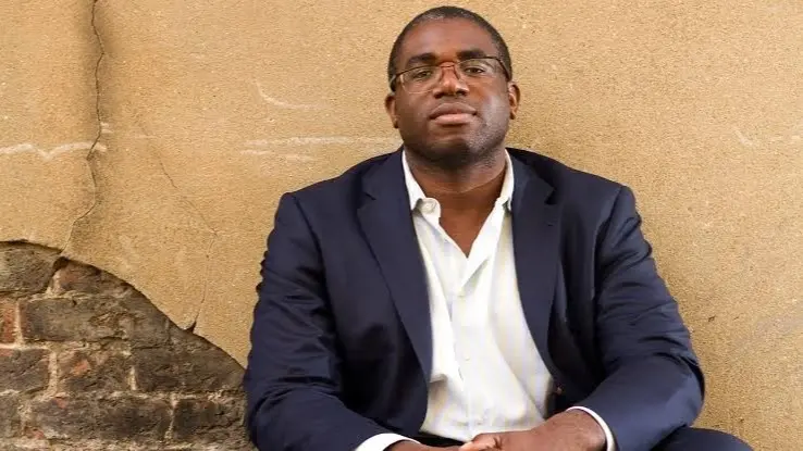 من هو ديفيد لامي وزير الخارجية البريطاني الجديد؟