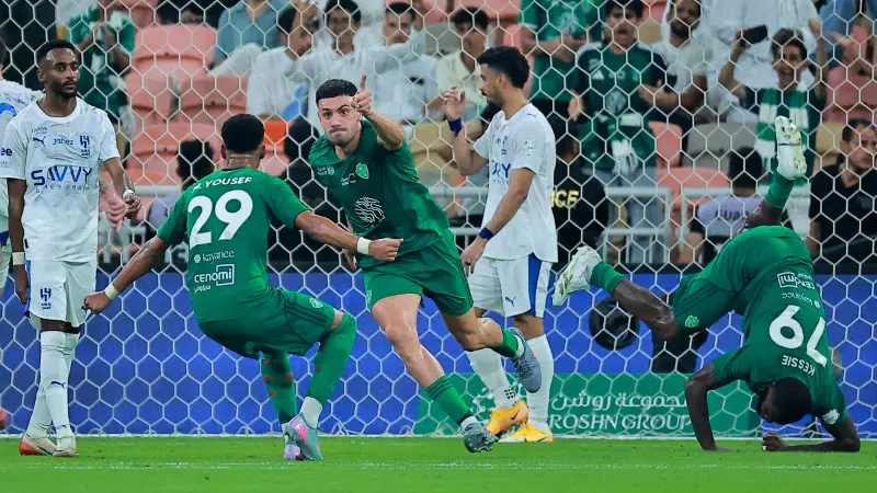 عقوبات مباراة النصر والأهلي.. إيقاف ديميرال وغرامات مالية