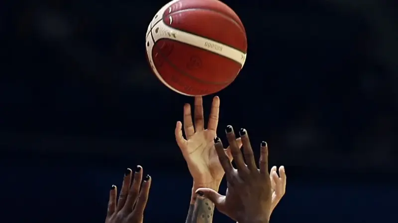 ما هي القنوات الناقلة لكأس العالم لكرة السلة 2023؟