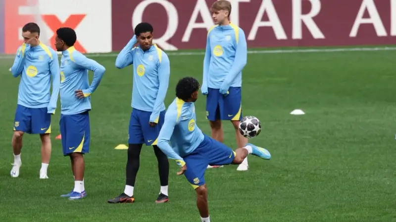 تشكيلة برشلونة اليوم أمام أتلتيكو مدريد.. مشاكل دفاعية وغيابات مؤثرة