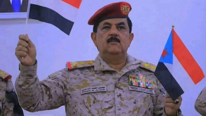 مجلس القيادة اليمني يُقيل وزير الدفاع 