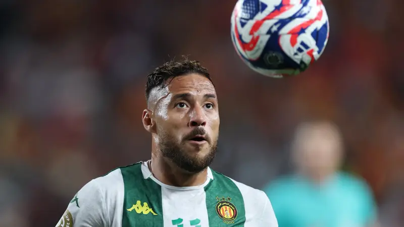 بعد تصاعد الأزمة مع الترجي.. هل اقتربت عودة يوسف بلايلي إلى مولودية الجزائر؟