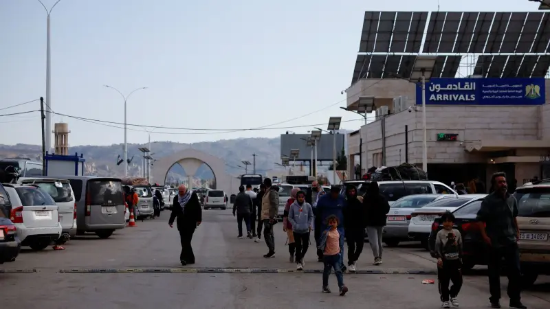 الليرة السورية تتلقى ضربة قوية من الدولار الآن بالسوق السوداء