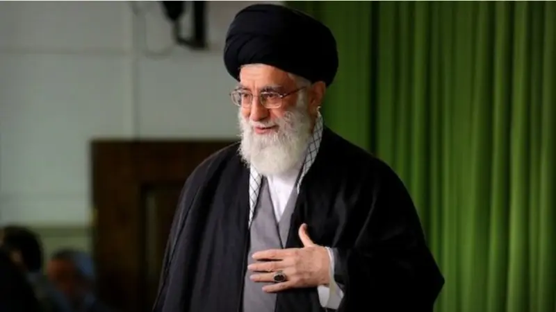 من هو علي خامنئي المرشد الأعلى الإيراني؟