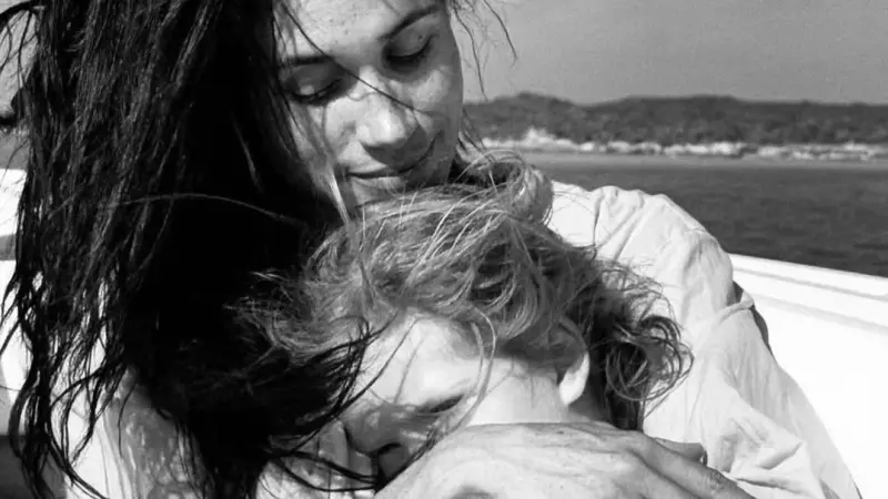 صورة مؤثرة.. ميغان ماركل تكشف وجه طفلتها أخيرا