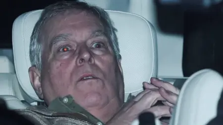 related_news_inside_blogsفيديو - عرض صورة الأمير السابق أندرو في متحف اللوفر