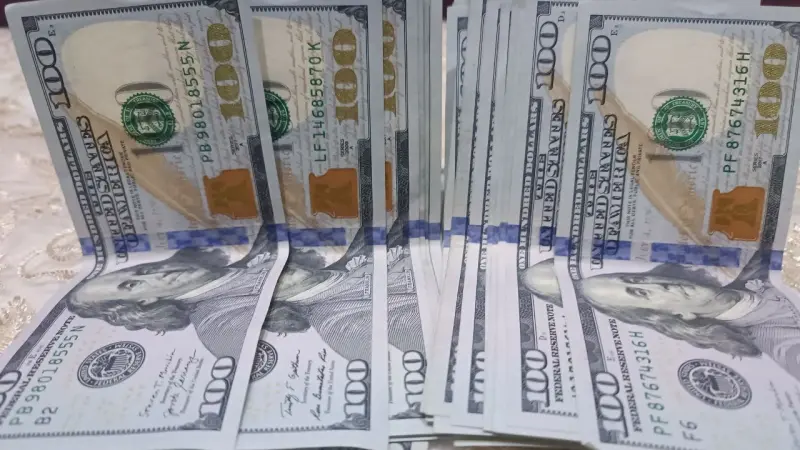 سعر الدولار مقابل الليرة السورية اليوم الجمعة 13/2/2026.. استقرار رسمي وموازٍ