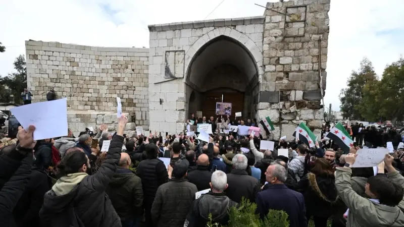 اعتصام في دمشق احتجاجا على فرض قيود على بيع المشروبات الكحولية