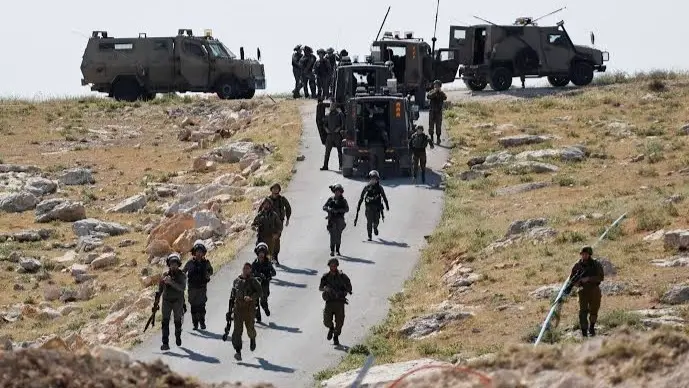 اعتقالات واسعة في الضفة.. إسرائيل تحتجز نحو 100 فلسطيني