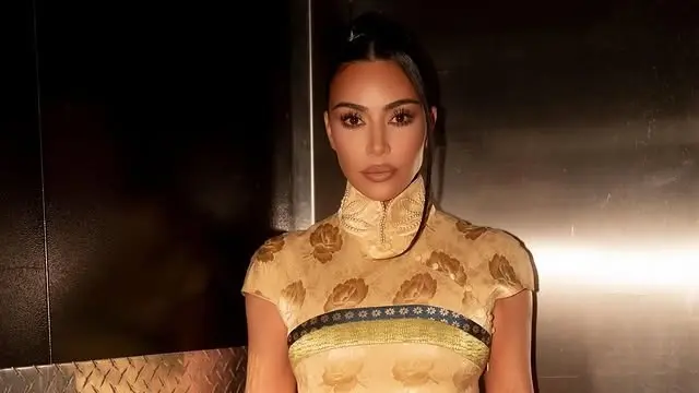 ما هو مرض كيم كارداشيان؟ تفاصيل حالة أثارت قلق عائلتها