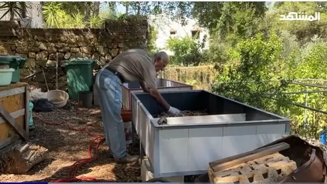 فيديو - أزمة النفايات تدفع اللبنانيين إلى ابتكار طرق للاستفادة منها